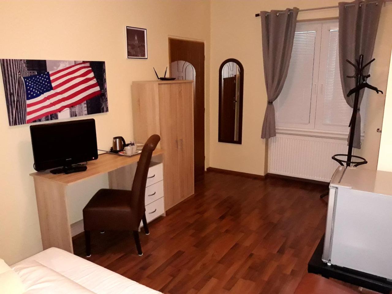 Penzion Fox Nemšová Buitenkant foto