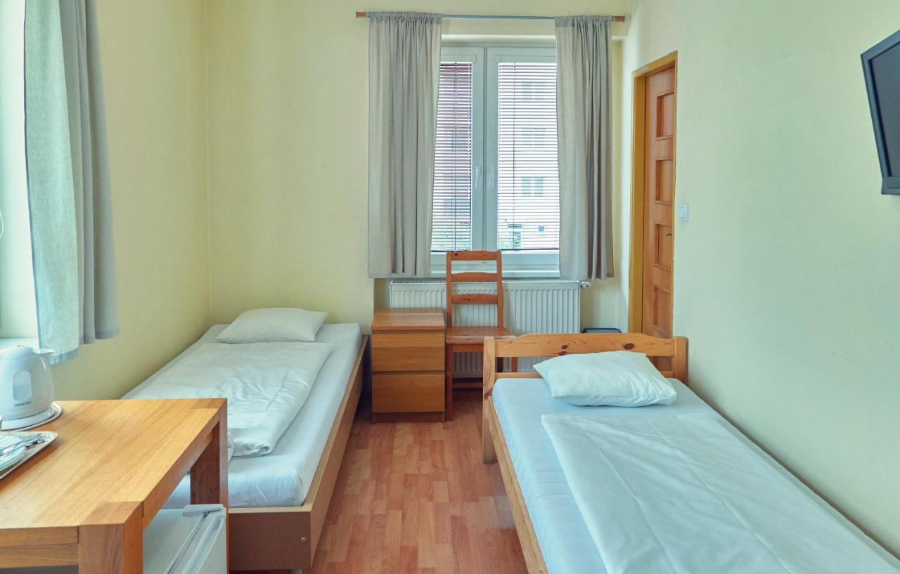 Penzion Fox Nemšová Buitenkant foto