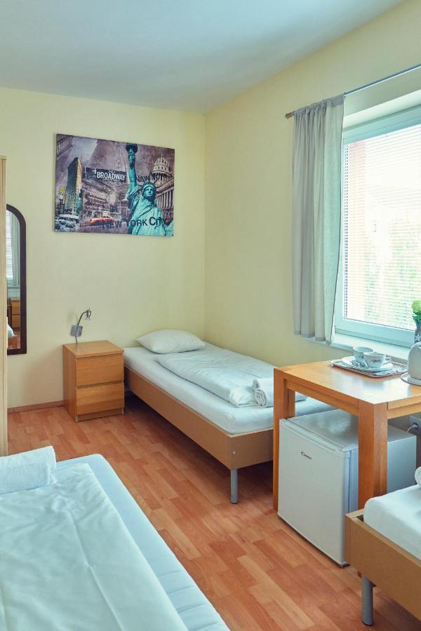 Penzion Fox Nemšová Buitenkant foto